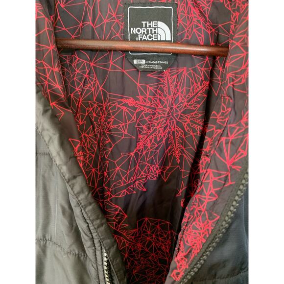 The North Face Puffer jacket  size small black & red - Picture 7 of 9